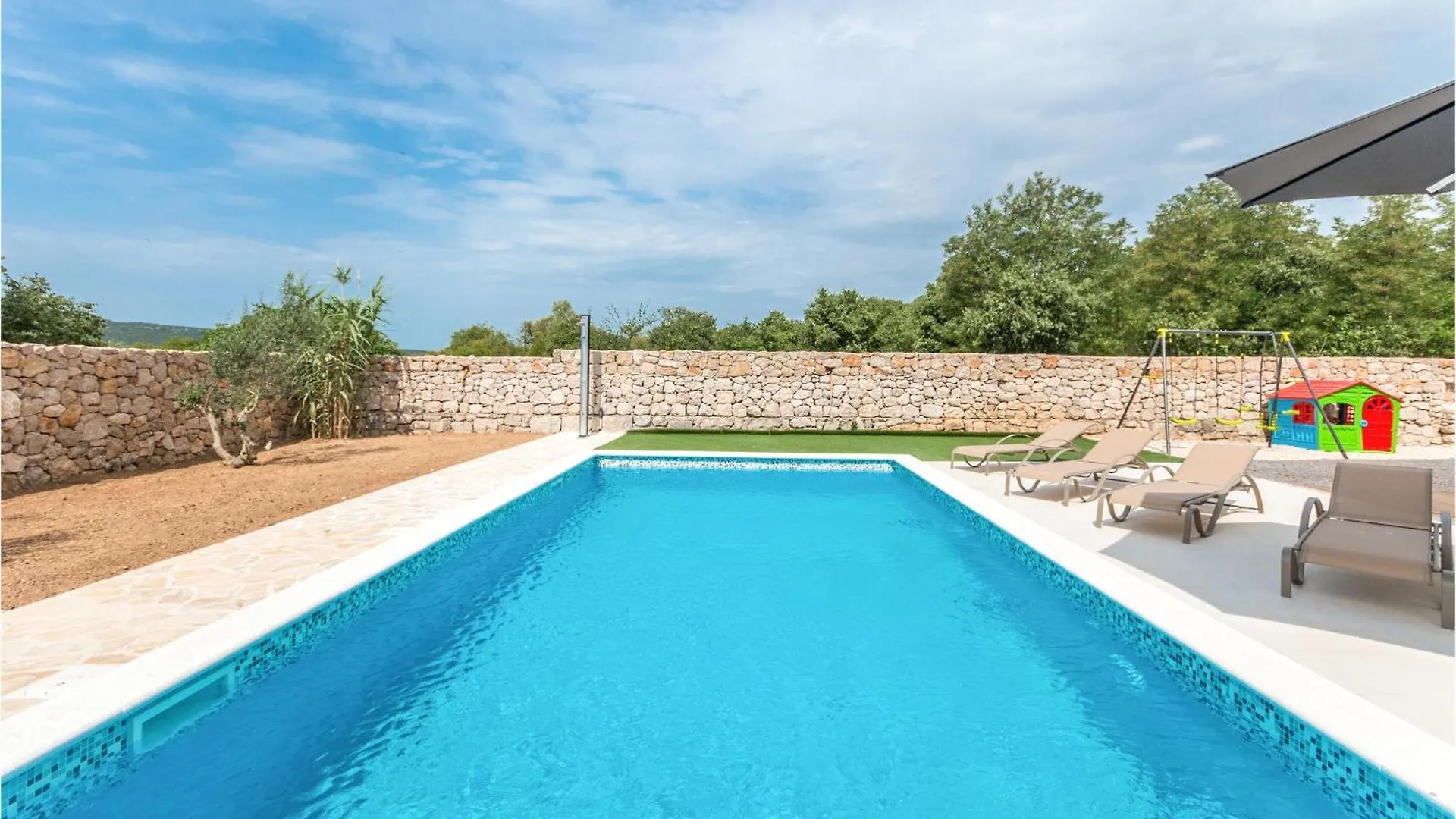 4 Bedroom Awesome Home In Radasinovci Drliceve Kuce