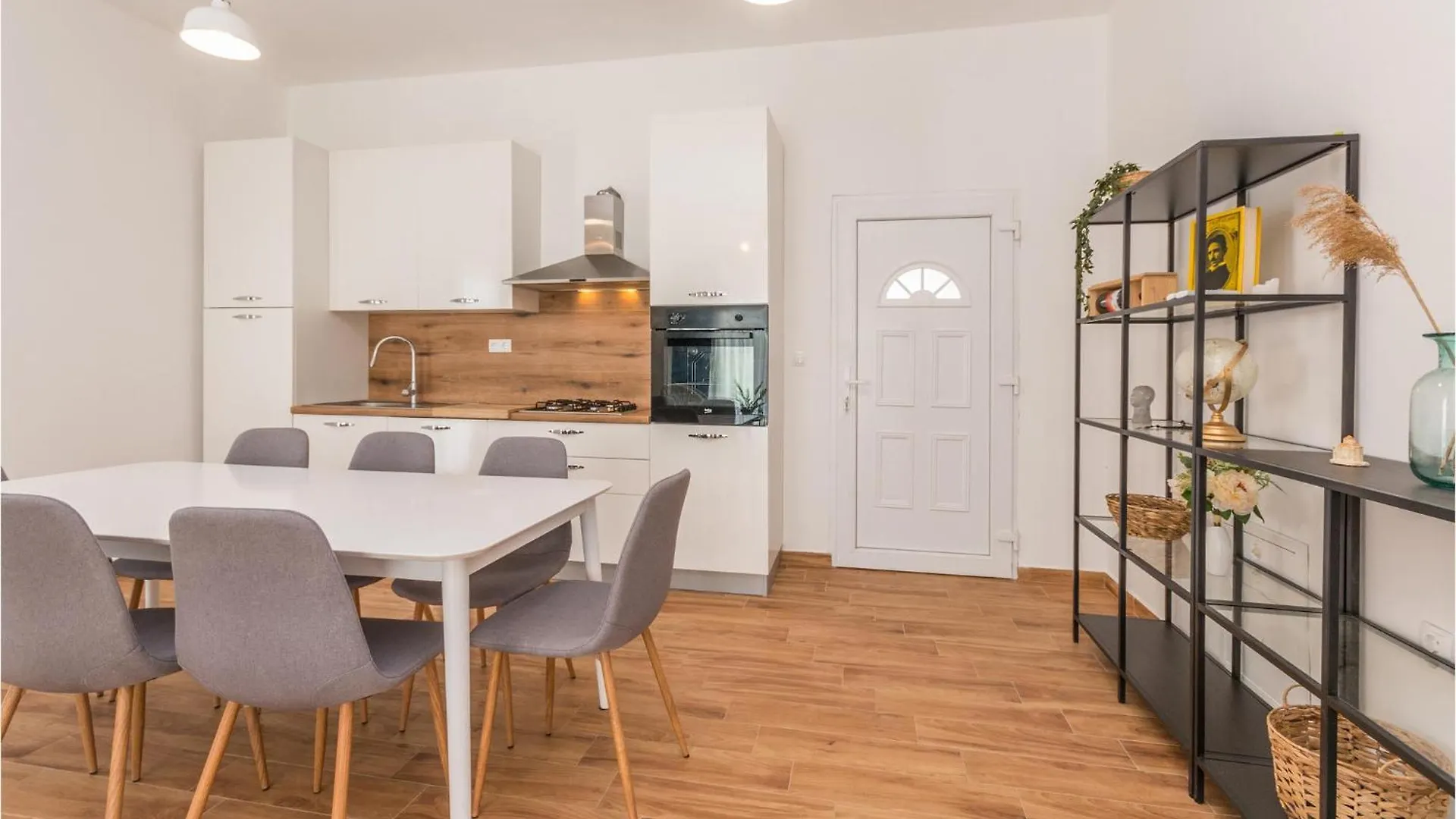 4 Bedroom Awesome Home In Radasinovci Drliceve Kuce
