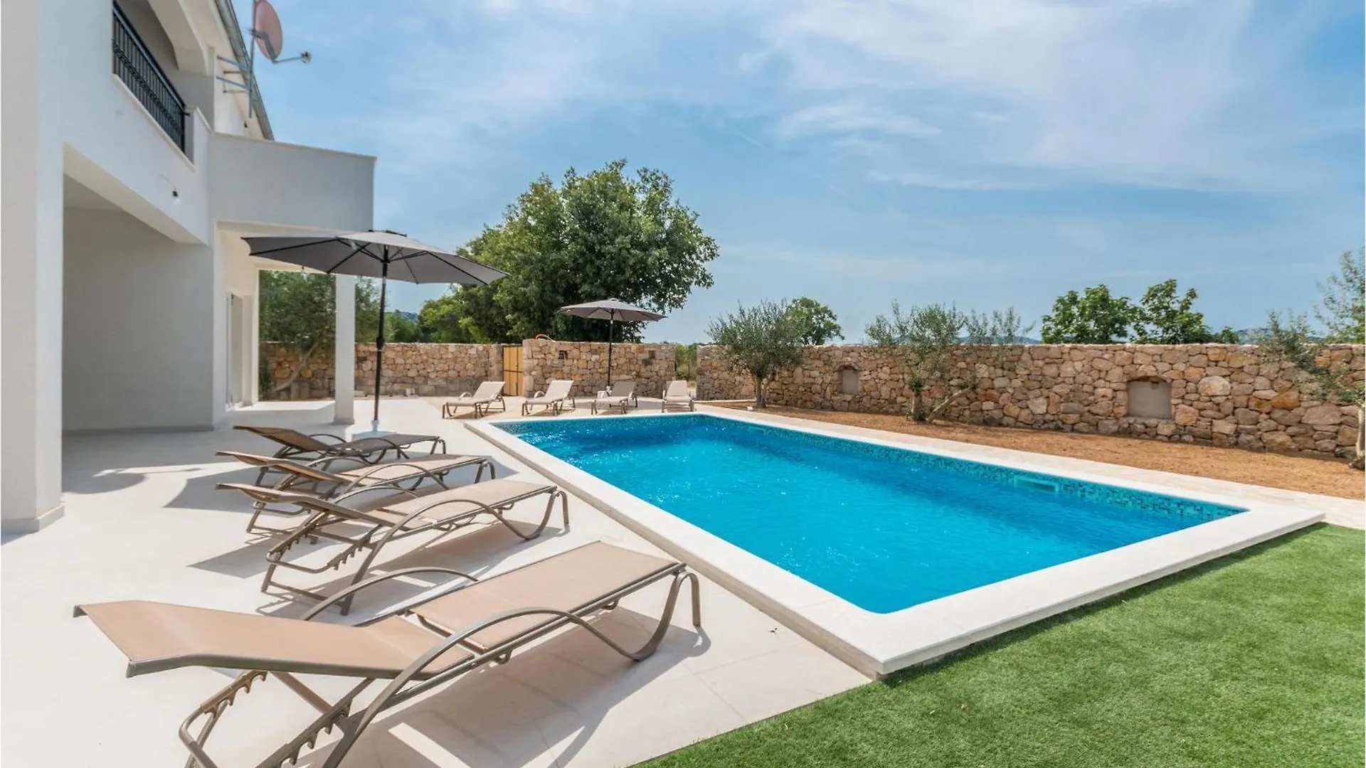 4 Bedroom Awesome Home In Radasinovci Drliceve Kuce 0*,