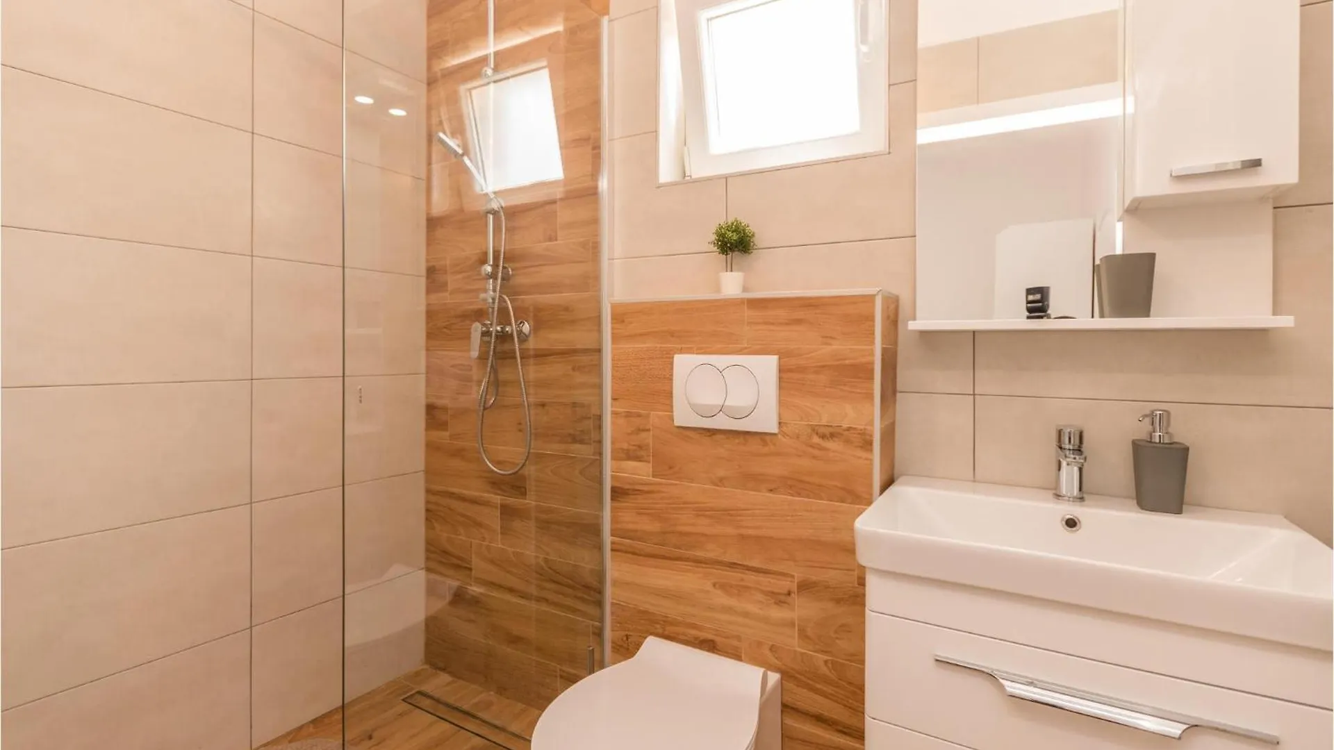 Holiday home 4 Bedroom Awesome Home In Radasinovci Drliceve Kuce Croatia