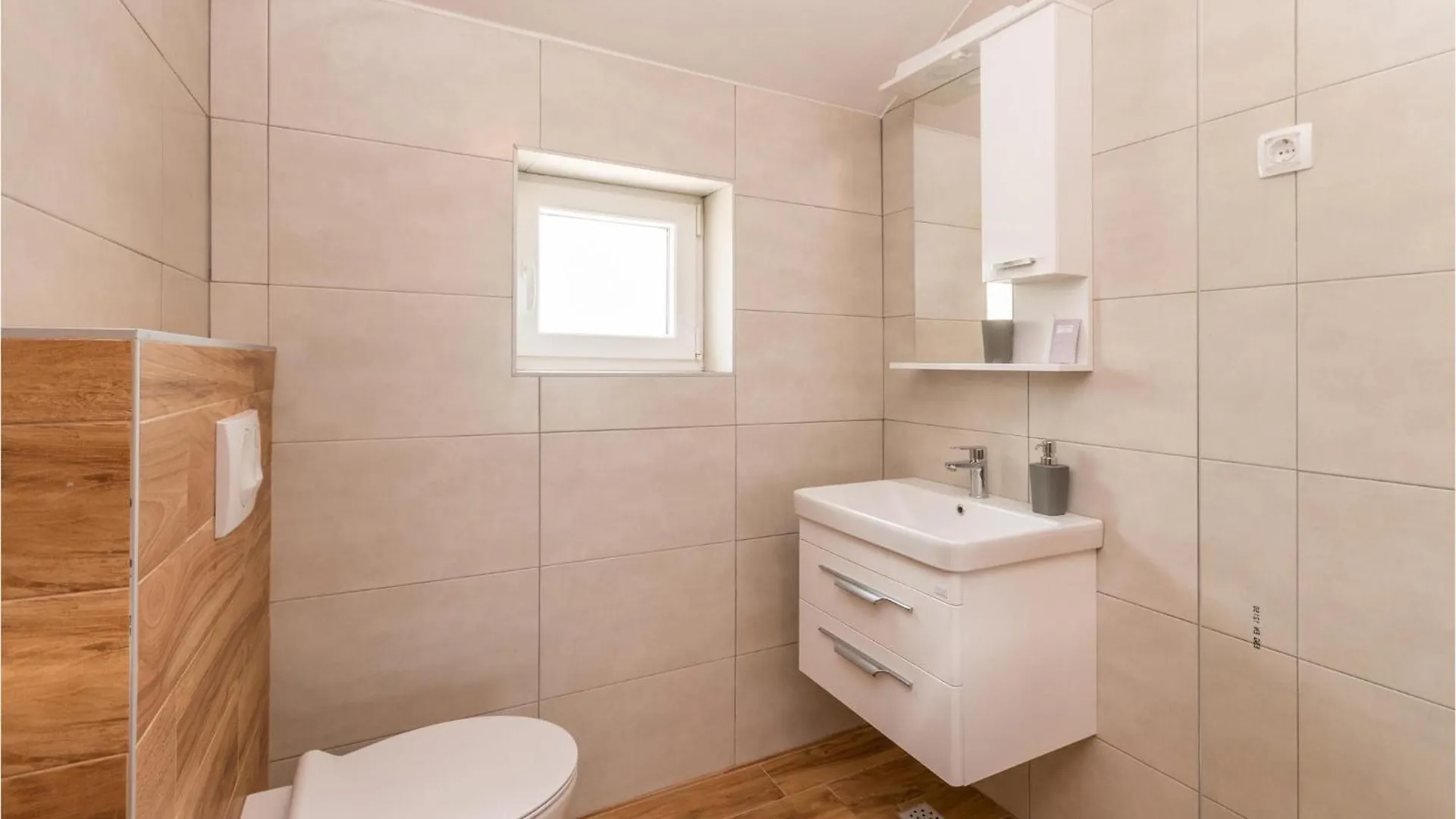 4 Bedroom Awesome Home In Radasinovci Drliceve Kuce 0*,  Croatia